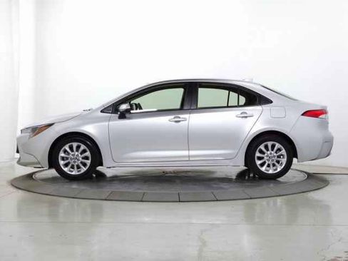 Used 2020 Toyota Corolla LE w/ LE Convenience Package image 4