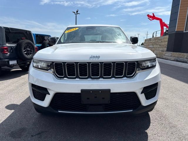 Used 2023 Jeep Grand Cherokee Laredo AWD/4WD image 8
