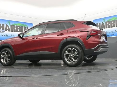 Used 2025 Chevrolet Trax LT w/ LT Convenience Package image 21