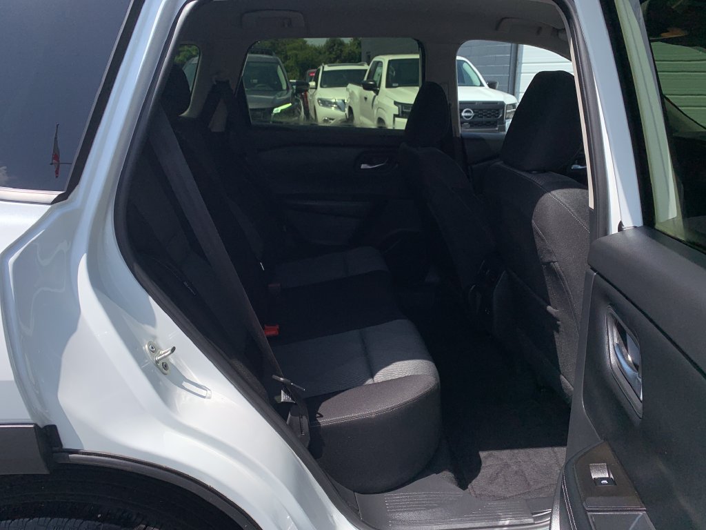 Certified 2025 Nissan Rogue SV FWD image 30