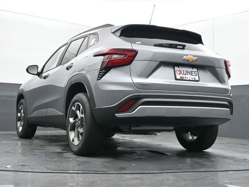 New 2026 Chevrolet Trax LT w/ Driver Confidence Package FWD image 45