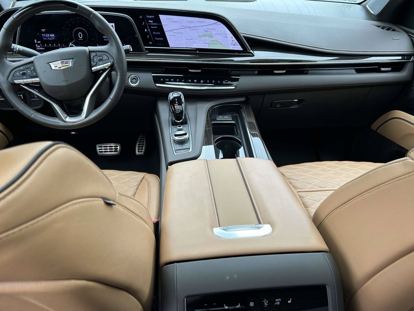 Certified 2022 Cadillac Escalade ESV Premium Luxury w/ Performance Package AWD/4WD image 15