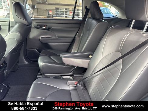 Certified 2023 Toyota Highlander XLE image 12