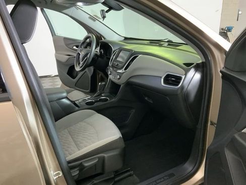 Used 2018 Chevrolet Equinox LS image 24