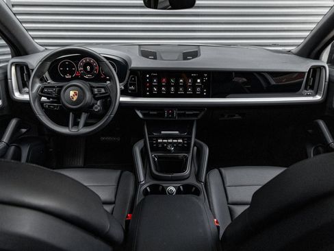 Certified 2025 Porsche Cayenne image 16