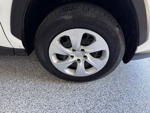Used 2023 Toyota RAV4 LE AWD/4WD image 10