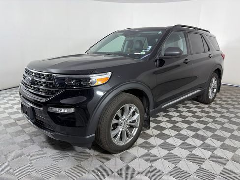 Used 2023 Ford Explorer XLT w/ Equipment Group 202A AWD/4WD image 3