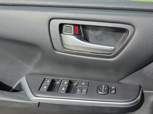 Used 2015 Toyota Camry SE FWD image 23