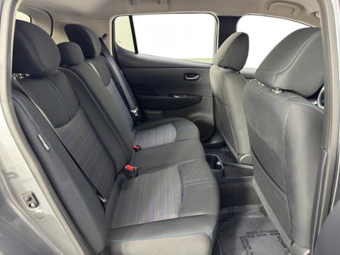 Used 2025 Nissan Leaf S image 32