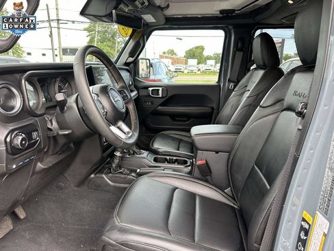 Used 2024 Jeep Wrangler Unlimited Sahara w/ Technology Group AWD/4WD image 14