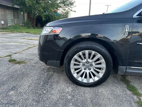 Used 2010 Lincoln MKT AWD image 23