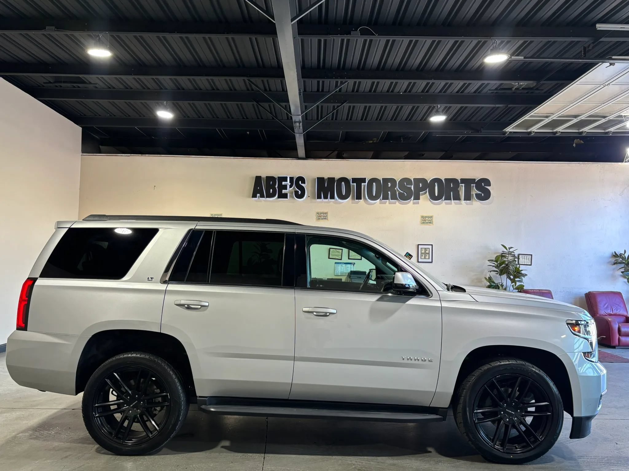 Used 2017 Chevrolet Tahoe LT RWD image 4