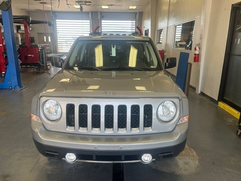 Used 2017 Jeep Patriot High Altitude AWD/4WD image 10