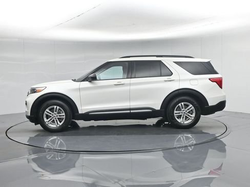 Certified 2023 Ford Explorer XLT RWD image 33