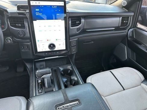 Used 2022 Ford F150 Lightning Platinum image 18