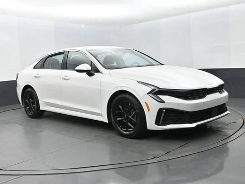 Used 2025 Kia K5 LXS FWD image 2