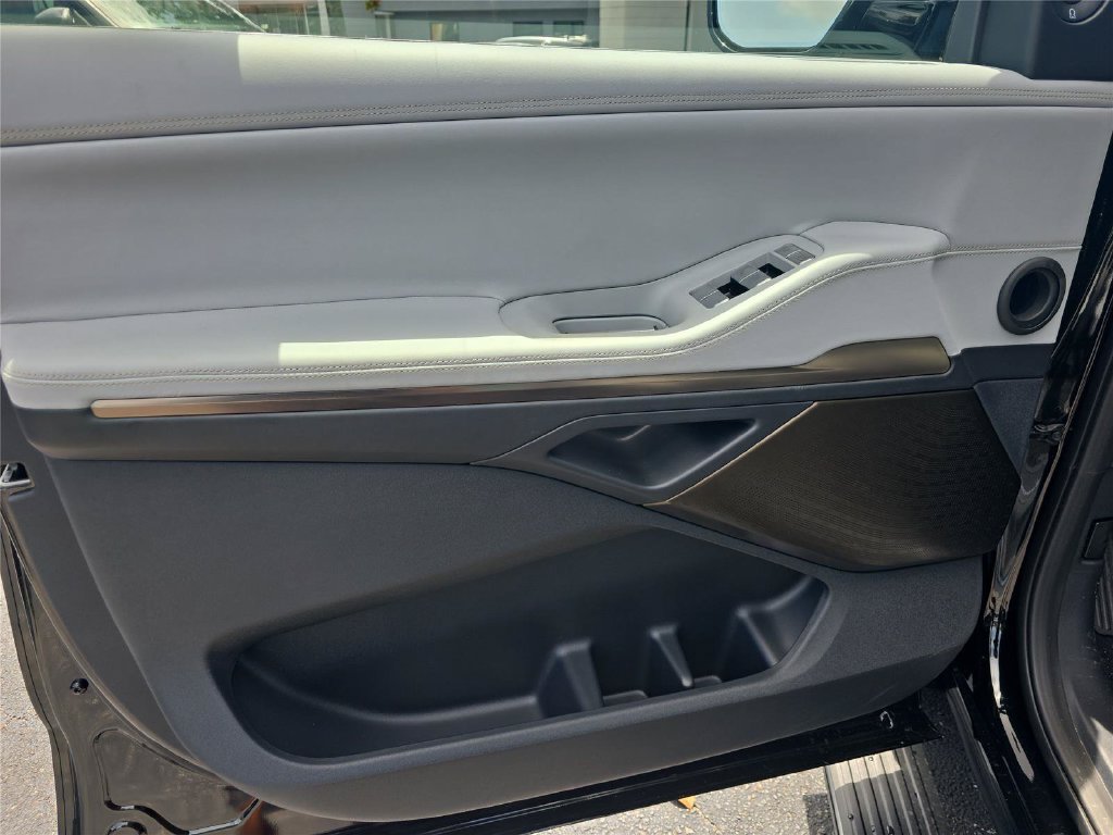 New 2027 Lincoln Navigator L Black Label RWD image 16