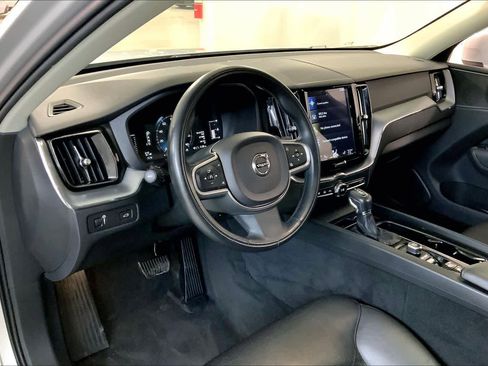 Used 2019 Volvo XC60 T6 Momentum w/ Premium Package image 17