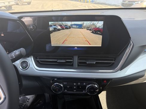 New 2026 Chevrolet Trax LT w/ Sunroof Package image 9