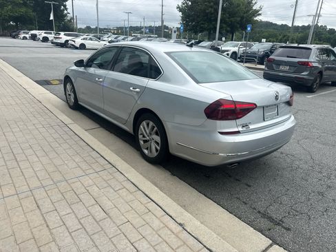 Used 2018 Volkswagen Passat 2.0T SE w/ SE Lighting Package FWD image 5
