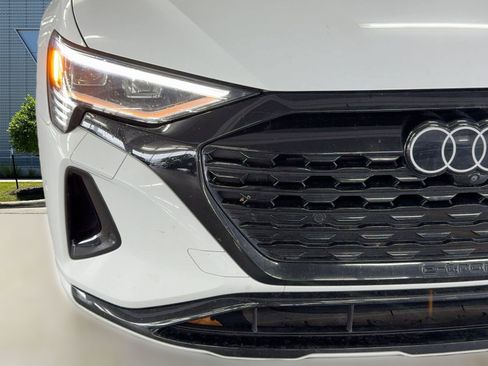 Used 2024 Audi Q8 e-tron Premium Plus image 11