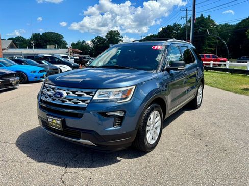 Used 2019 Ford Explorer XLT w/ Equipment Group 202A AWD/4WD image 1