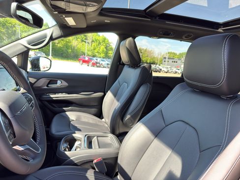New 2027 Chrysler Pacifica Select AWD/4WD image 27