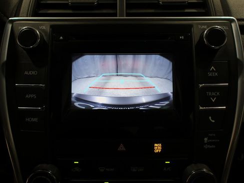 Used 2015 Toyota Camry SE FWD image 23