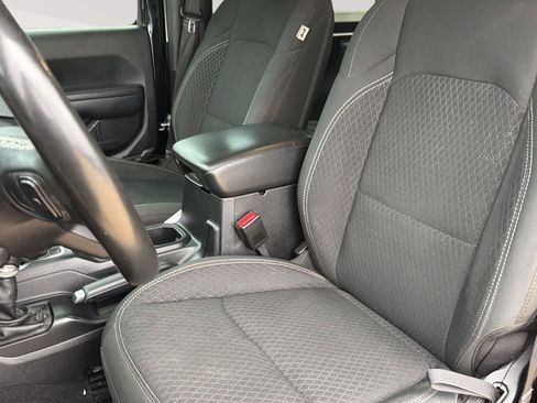 Used 2021 Jeep Wrangler Sport AWD/4WD image 15