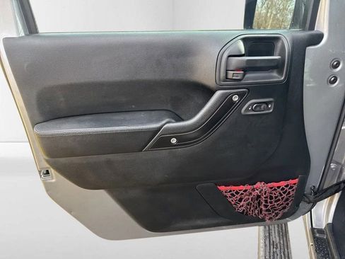 Used 2017 Jeep Wrangler Unlimited Rubicon AWD/4WD image 11