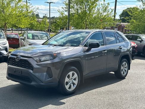 Used 2022 Toyota RAV4 LE AWD/4WD image 2