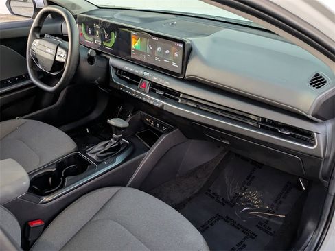 Used 2025 Kia K4 LXS image 29