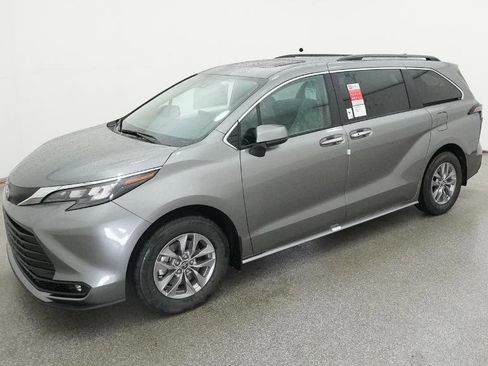 New 2026 Toyota Sienna XLE FWD image 1