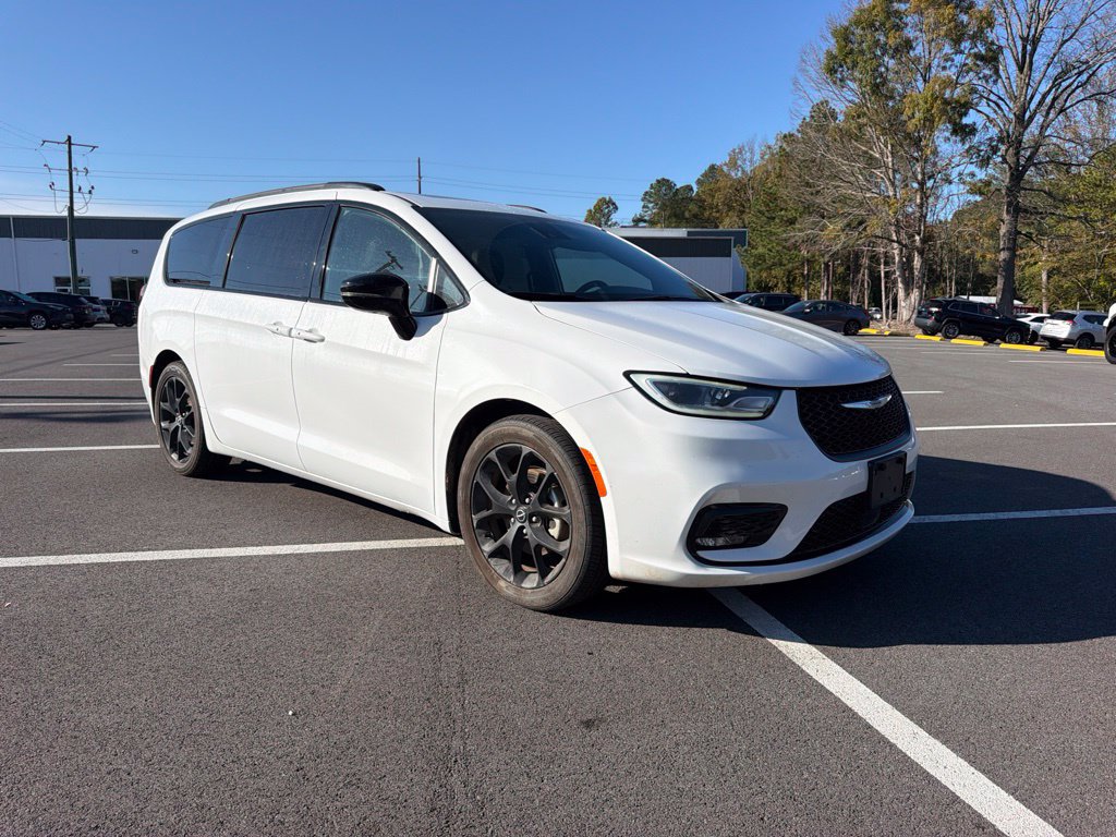 Used 2025 Chrysler Pacifica Limited FWD image 3