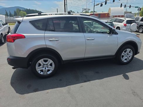 Used 2015 Toyota RAV4 LE AWD/4WD image 8