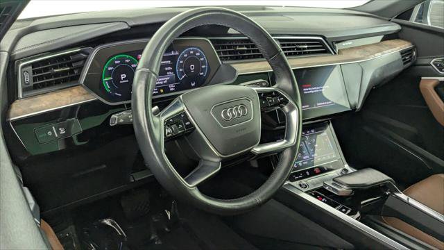 Used 2022 Audi e-tron Premium Plus w/ Premium Plus Package AWD/4WD image 23