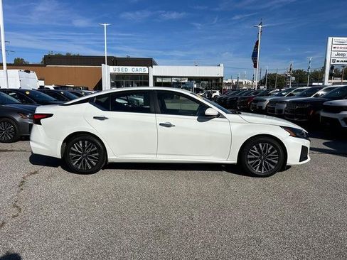 Used 2023 Nissan Altima 2.5 SV image 2