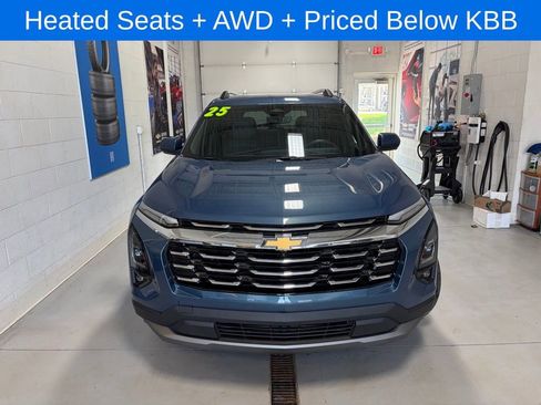 Used 2025 Chevrolet Equinox LT w/ Convenience Package II AWD/4WD image 3