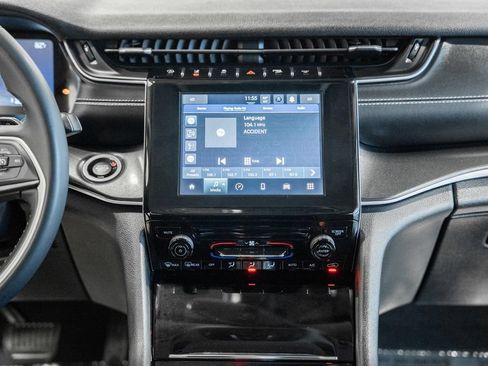 Certified 2023 Jeep Grand Cherokee Laredo AWD/4WD image 19