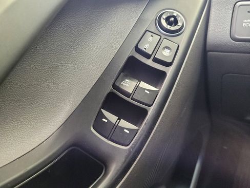 Used 2014 Hyundai Elantra SE FWD image 27