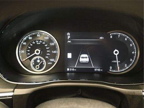 Used 2025 Genesis GV70 2.5T AWD/4WD image 11