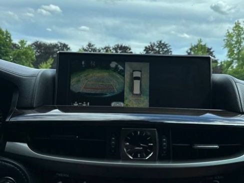 Used 2020 Lexus LX 570 4WD w/ Sport Package image 41