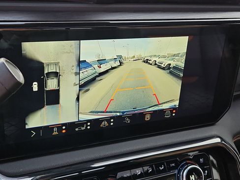 Used 2025 GMC Sierra 2500 AT4 image 24