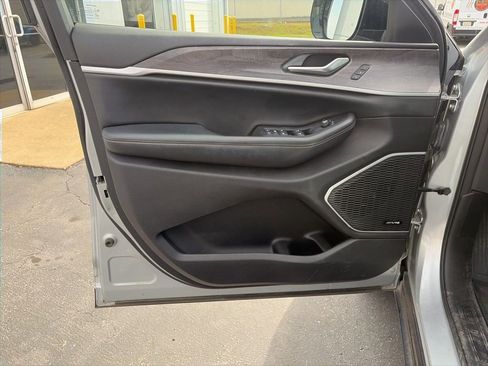 Used 2022 Jeep Grand Cherokee L Limited image 14