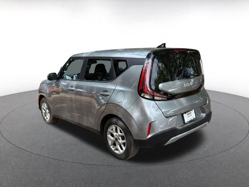 Used 2025 Kia Soul LX w/ LX Technology Package FWD image 5