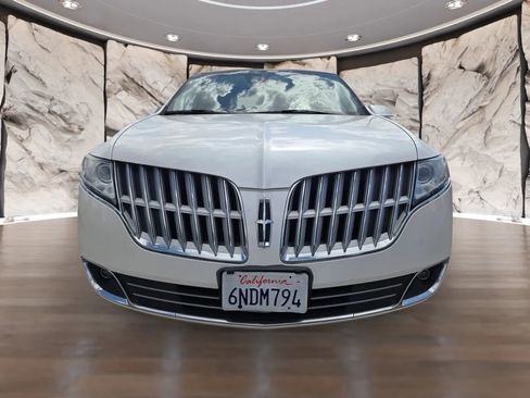 Used 2010 Lincoln MKT AWD image 2