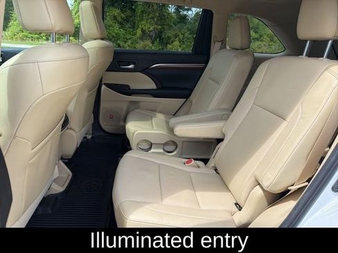 Used 2017 Toyota Highlander Limited image 19