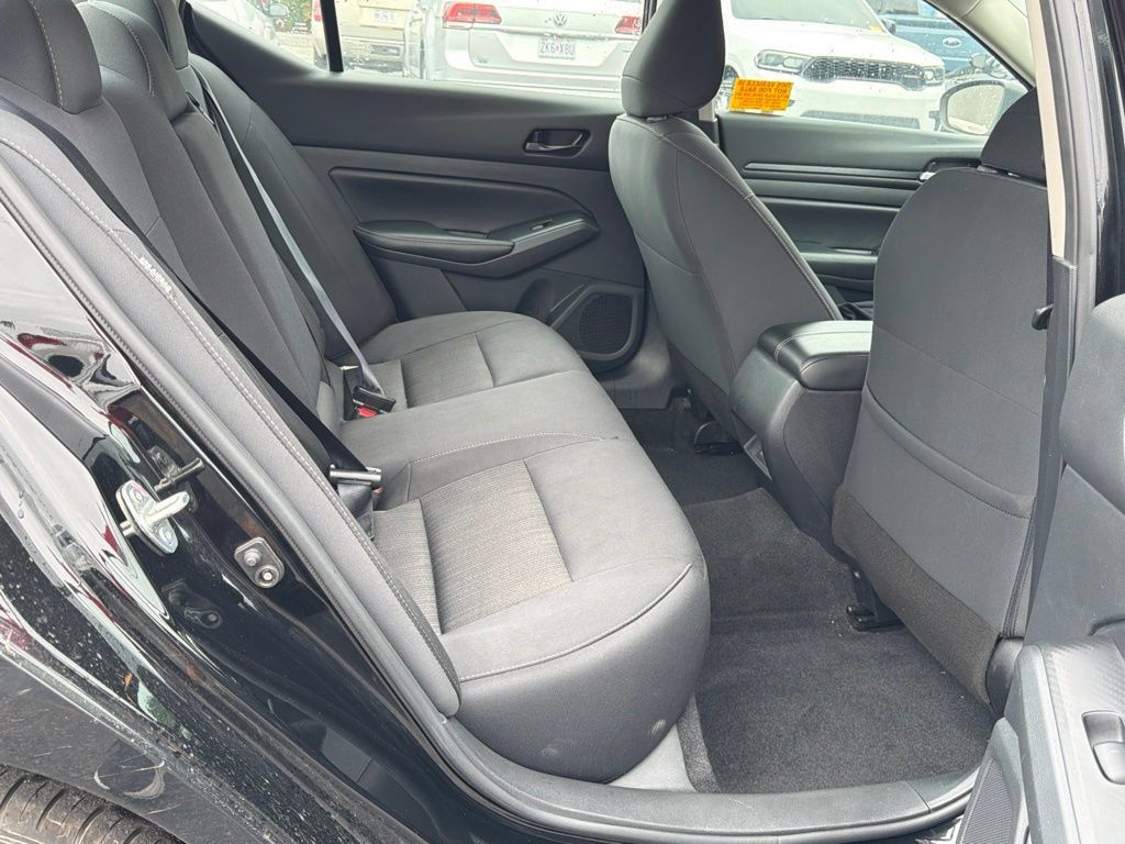 Used 2025 Nissan Altima 2.5 SV FWD image 16