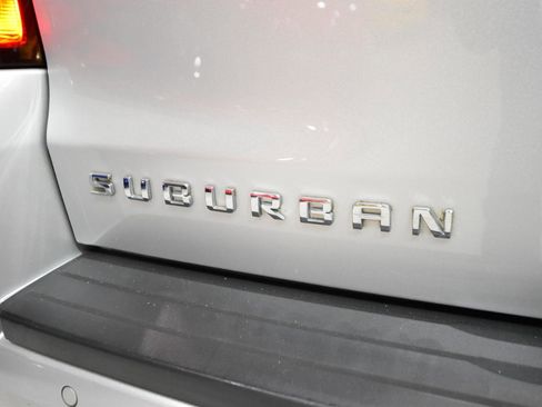 Used 2015 Chevrolet Suburban LT image 11