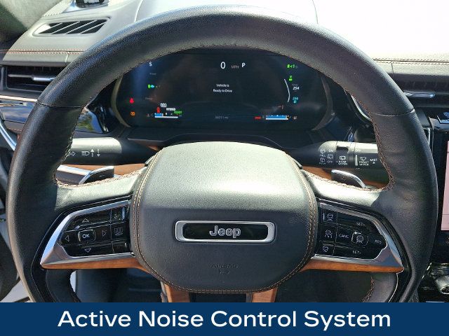 Used 2022 Jeep Grand Cherokee Summit AWD/4WD image 4